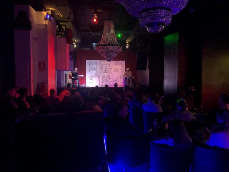 Bar de copas con música en directo en avenida de américa, perfecto para cualquier celebración como cumpleaños, graduación, boda etc...