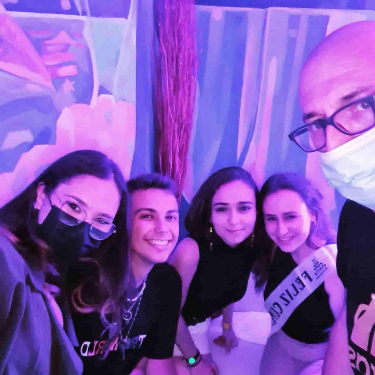 Bar de copas en la céntrica calle Huertas ideal para celebrar fiestas de cualquier tipo