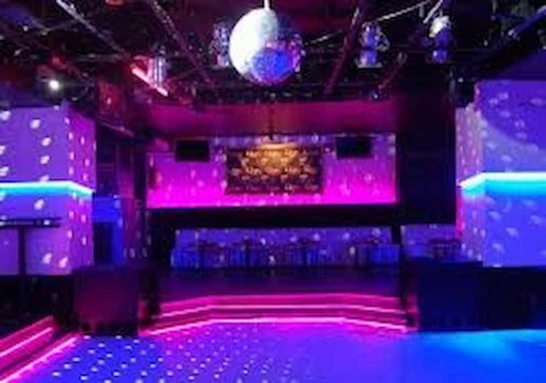Discoteca en zona Retiro de Madrid perfecta para cualquier tipo de fiesta como halloween, nochevieja, graduaciones etc...