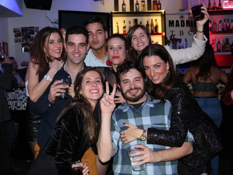 Fiesta de cumpleaños en tu bar de copas